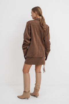 Демисезонный костюм-двойка из искусственной замши жакет и мини-юбка PiRS 5774 коричневый - фото 5