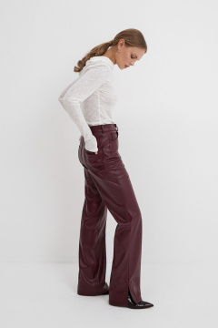 Демисезонный комплект брюк и лонгслива из экокожи PiRS 5744 молочный+ марсала - фото 4