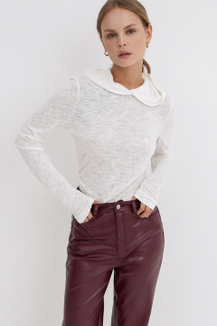 Демисезонный комплект брюк и лонгслива из экокожи PiRS 5744 молочный+ марсала - фото 3