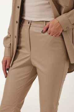 Брюки из эко-кожи бежевого цвета с отрезной частью T.N.D М345 бежевый - фото 4