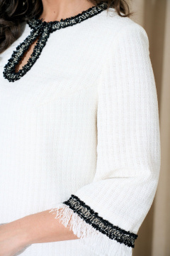 Белое нарядное платье с вырезом и бахромой Lissana 4987 - фото 5