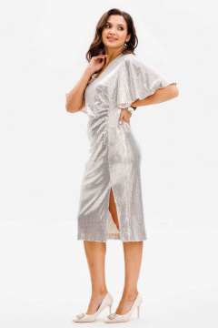 Эффектное платье с dрапировкой и разрезом, украшенное пайетками Mislana С1045-1 серебро - фото 5