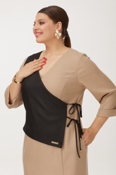 Платье бежевое деловое с запахом для офиса Danaida 2255 капучино - фото 3