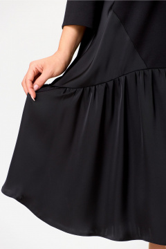 Трикотажное платье свободного силуэта с воланами и вставками Aira Style 24415 черный - фото 5