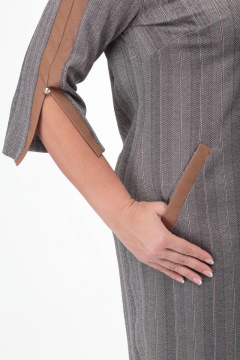 Многоцветное платье из трикотажа с прорезными карманами и складками Anelli 899 серый-капучино - фото 4