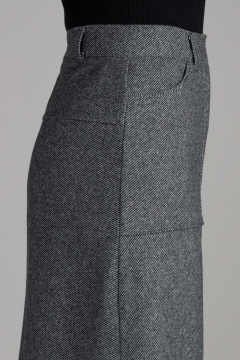 Мидидлина юбка-трапеция из мягкой ткани с накладными карманами Mirolia 1239 темно-серая_диагональ - фото 5