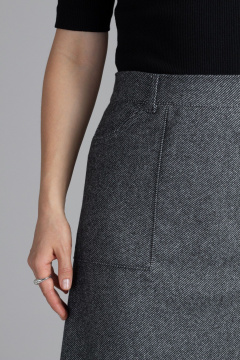 Мидидлина юбка-трапеция из мягкой ткани с накладными карманами Mirolia 1239 темно-серая_диагональ - фото 4