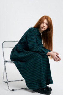 Платье прямого силуэта из мягкой фланели с оборкой Individual design 24241 клетка/зеленый - фото 4