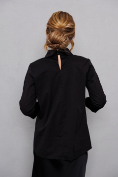 Черная хлопковая блузка с ришелье и пуговичной спинкой AMORI 6457 чёрный - фото 3