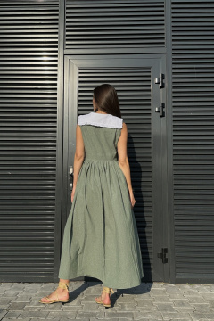 Платье умеренного объема с V-образным вырезом и отложным воротником Marshop М114-1 зеленый - фото 2