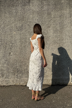 Платье приталенное с воланом и застежкой на пуговицы из хлопка Marshop М115-2 белый_легкий_принт - фото 4