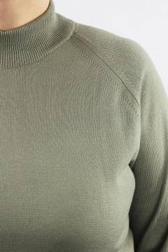 Демисезонный трикотажный свитер реглан с двойной стойкой Полесье С3316-15 5С1754-Д43 158,164 теплый_бежевый - фото 3