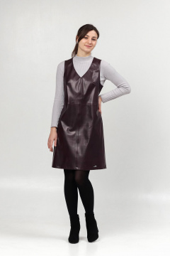 Демисезонный сарафан из эко-кожи с вытачками и разрезом Соджи 637 темно-бордовый - фото 4