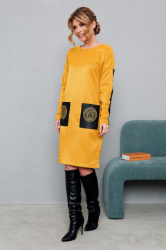 Демисезонное платье из трикотажа с вышивкой AMORI 9830 горчица - фото 3