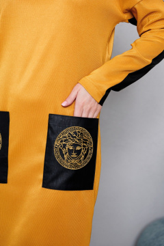 Демисезонное платье из трикотажа с вышивкой AMORI 9830 горчица - фото 5