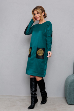 Зеленое платье из трикотажа с вышивкой и комфортной посадкой AMORI 9831 изумруд - фото 4