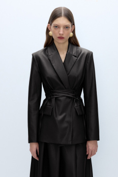 Черный жакет из экокожи со шнуровкой и расширенными плечами PiRS 5671 черный - фото 4