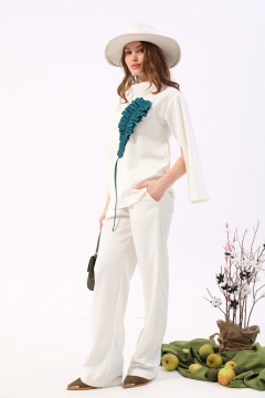 Костюм джемпер и брюки с элементом из контрастной ткани NikVa 922-3 молоко+изумруд - фото 2