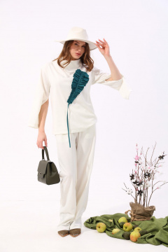 Джемпер-кейп с элементом из контрастной ткани и свободным кроем NikVa 923-3 молоко+изумруд - фото 2