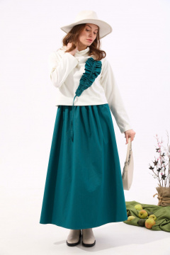 Платье из джинса и трикотажа с отделочной юбкой и хомутом NikVa 924-3 молоко+изумруд - фото 1