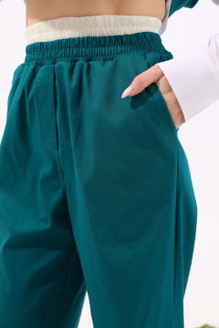 Бирюзовые джинсовые брюки с контрастным поясом NikVa 934-2 изумруд - фото 4