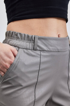 Брюки из экокожи с резинкой и стрелками Femme & Devur 9955 1.4F(170) - фото 2