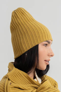 Вязаная двуслойная шапка с асимметричными косами AREOLA 10153 карри - фото 4