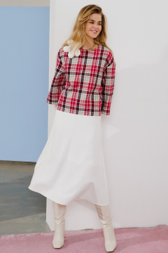 Костюм топ и юбка из текстиля с карманами и брошей Lokka 1590 белый/красный_клетка - фото 2