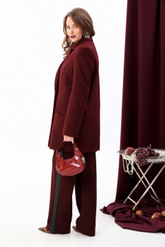 Костюм из жакета и прямых брюк с лампасами из текстиля NikVa 945-1 бордо - фото 3