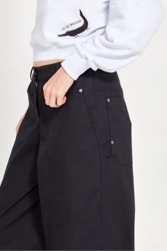 Джегинсы расклешенные из джинса с вышивкой и кожаной аппликацией Rivoli 5237 - фото 4