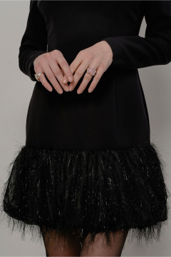 Демисезонное платье мини с оборкой и воротником-стойкой JRSy 2525 черный_с_отделкой_травка - фото 2