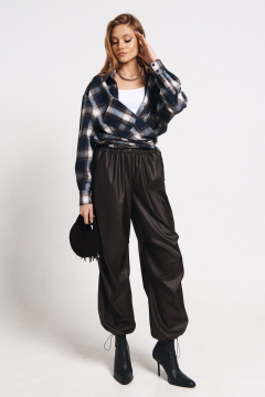 Демисезонные брюки из экокожи с фиксаторами и нашивками MilMil 1178 коричневый - фото 1