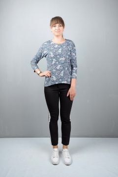 Серый летучий силуэт блузы из трикотажа с длинным рукавом и люрексом Mita КМ361 голубой - фото 1