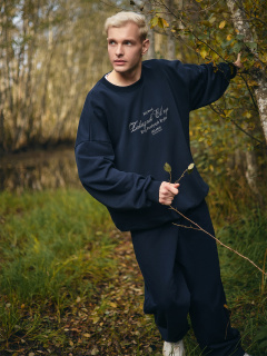 Свитшот Mark Formelle 121910/24-4156П-7П глубокий_синий_печать_1_сл_на_пол_3_сл_на_спинке - фото 1