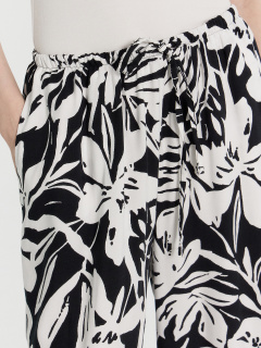 Брюки Mark Formelle 182511/24-27969П-9 белые_цветы_на_черном - фото 5