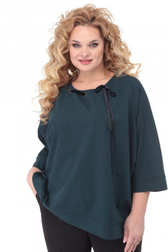 Зеленая блузка в стиле бохо из плательной ткани с декоративной тесьмой Angelina & Сo 492 изумруд - фото 2