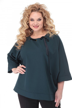 Зеленая блузка в стиле бохо из плательной ткани с декоративной тесьмой Angelina & Сo 492 изумруд - фото 1