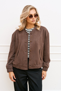 Демисезонный женский бомбер из замши и вискозы с воротником-стойкой AMUARt 1022 коричневый - фото 4
