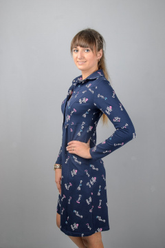 отделанное платье с кокеткой и воротником-стойкой Mita ЖМ891 синий/буквы - фото 2