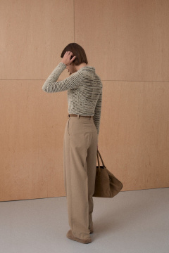 Демисезонные бежевые свободные брюки из костюмной ткани Mixan 3046 - фото 3