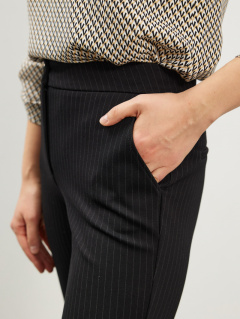 Деловые брюки зауженные из текстиля с вытачками и карманами Femme & Devur 1760 8.32F(164) - фото 4