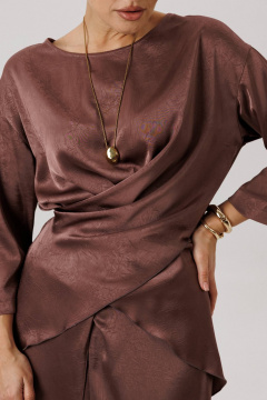 Демисезонные коричневые брюки палаццо с блузой из атласа Fantazia Mod 4993/1 - фото 5