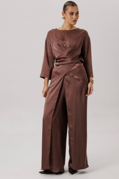 Демисезонные коричневые брюки палаццо с блузой из атласа Fantazia Mod 4993/1 - фото 1