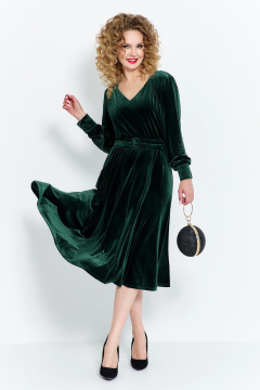 Велюровое платье с кокетками и поясом Euromoda 492 зеленый - фото 1