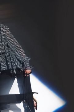 Нарядная черная блуза из текстиля для демисезона BURVIN 7841-51 - фото 3