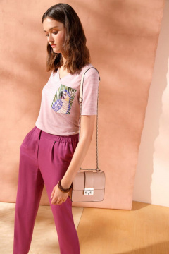 Розовые свободные брюки из вискозы с резинкой Nelva 3602 пурпурный - фото 2