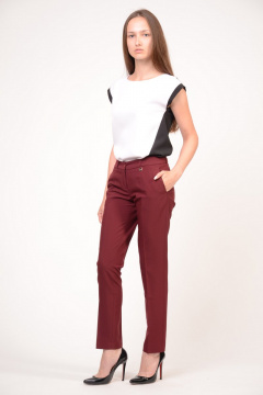 Женские классические зауженные брюки с ремешком и карманами Domna 12062 бордовый - фото 3