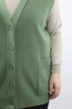 Вязаный жилет с накладными карманами и V-образным вырезом Полесье С1234-21 1С1226-Д43 158,164 кактус - фото 4