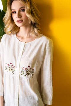 Удлиненная белая блуза с вышивкой и рукавом 3/4 Панда 50243w белый - фото 2