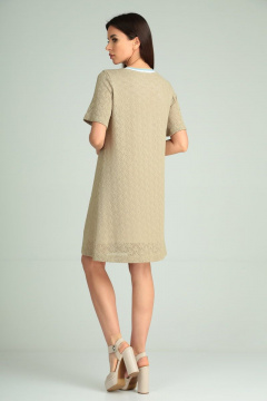 Платье прямое из кружевного трикотажа с брошей Michel chic 2098 бежевый - фото 5